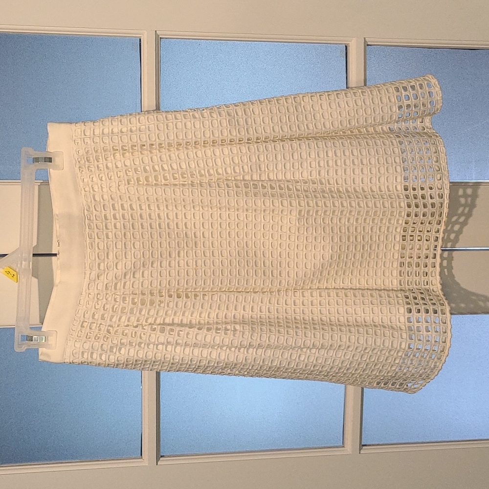 Loft skirt. Square eyelet